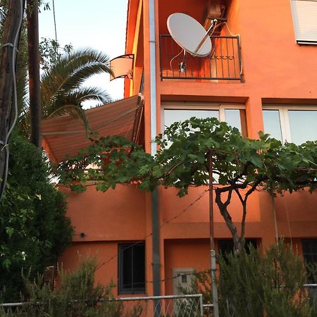 Holiday Home Orange Utjeha Exterior photo