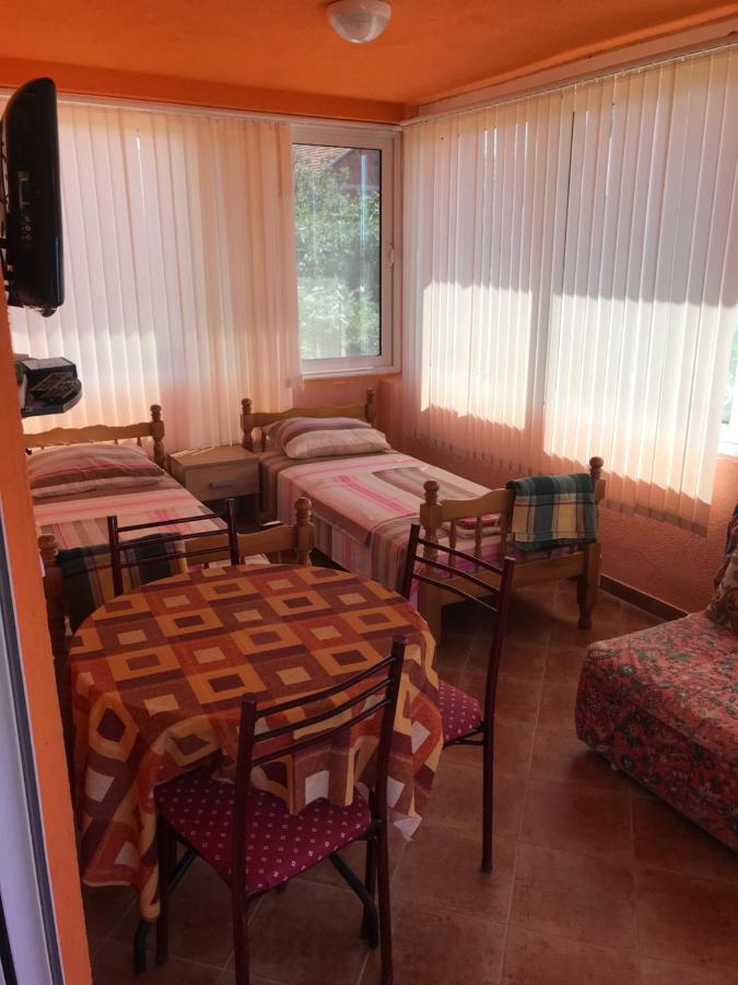 Holiday Home Orange Utjeha Exterior photo